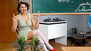 i'm in torcelini school learning geography lesson 2 about big pussy continents up close