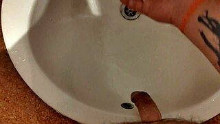 Holy shit, Egyptian hotel room erupts in wild mutual pussy and cock jerking frenzy!