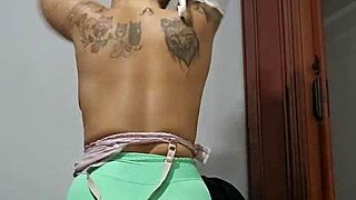 heading to gym flashing my body for hot guys 😏💪🍑