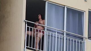 vecina zorra masturbates outdoors i film and fuck her raw sans marido