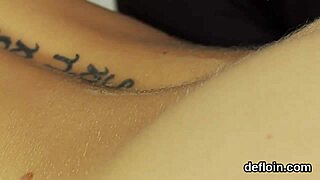 Kissable Kitten Spreads Vagina Wide for Defloration Thrill!