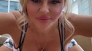 Saggy Tits Bounce in Yoga