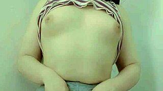 wanna see this cute amateur teen 18+ie pussy reveal?