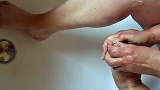 washing my dirty feet in the bathtub feels so good