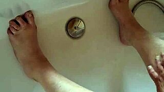 washing my dirty feet in the bathtub feels so good