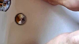 washing my dirty feet in the bathtub feels so good