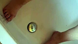 washing my dirty feet in the bathtub feels so good