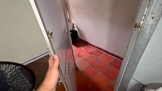 Pov en español - ¿qué haces te volviste loco hermanastro? estoy hablando con mi novio y me tocas así?