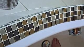 washing my dirty feet in the bathtub feels so good
