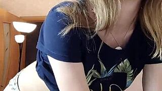 i watch this beautiful girl dance and play her webcam show so gracefully and fun