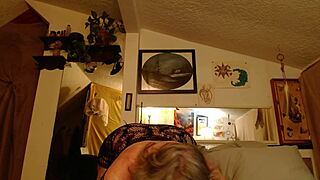 Beautiful mature Dawnskye wakes for hairy pussy morning ride