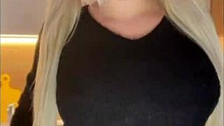 whoa, this petite flexible college girl's ass and tits bend crazy 😍🔥