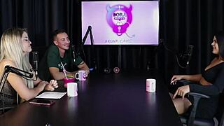 hey swinger wanna try a trans in the mansion fights with val mineirinha?