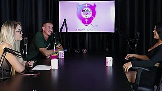 hey swinger wanna try a trans in the mansion fights with val mineirinha?