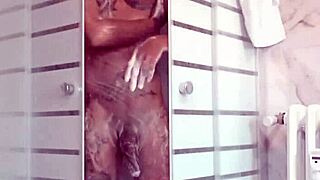 wanna see this amateur solo girl stroke it instead of just bathing?