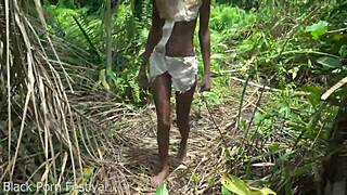 😍 skinny african ebony shakes small waist and narrow ass outdoors