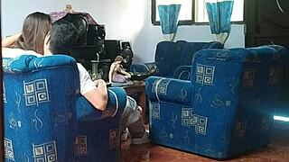 Dude spying on hermanastra fucking boyfriend in living room, she moans so hot 😈🔥💦