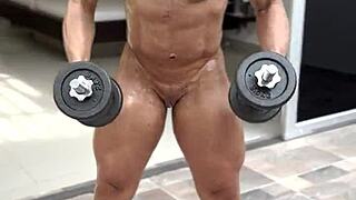 Muscular milf strips nude and flexes her ripped body during intense outdoor workout