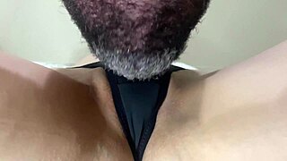 whoa my whore screams loud as i lick her wet pussy ten sucks ten cumshots!