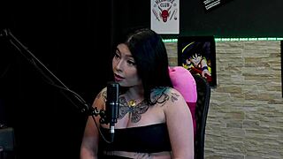 Morena gostosa shows huge tits then licks friend's clit in sexy truth game