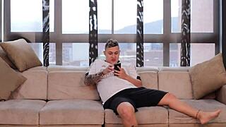 mi marido no satisface asi que follo a mi cuñado con su verga enorme mojada