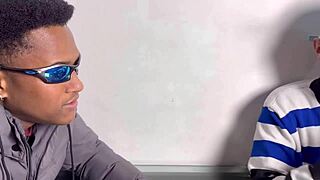 três amigos novinhos dividem essa rola grande de negão no cuzinho com creampie 🔥🍆💦