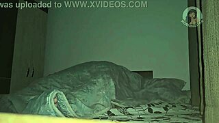 esposa sozinha em casa chama amigo pra ficar com ela por causa do medo.