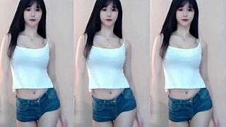 i can't stop watching this sexy chinese girl shake her tight ass on wild rollercoaster ride