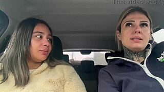 mulher motorista pega cadeirante sem grana pra corrida mijou nele e deixou chupar buceta molhada inteira