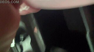 mulher motorista pega cadeirante sem grana pra corrida mijou nele e deixou chupar buceta molhada inteira