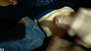 una buena paja stroking my cock solo 😏