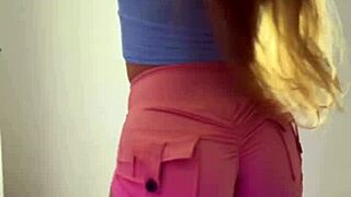 that tight short has her big latina ass rebolando all over during workout