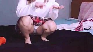 bonneyuwu flashes her sexy feet in miniskirt tease!!