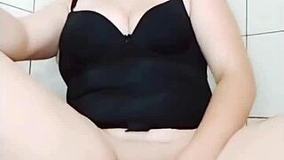 latina shaves pussy then vibes it hard homemade