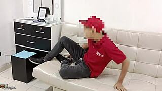 mi jefe me coje duro cuando estamos solos en la casa... que rico!