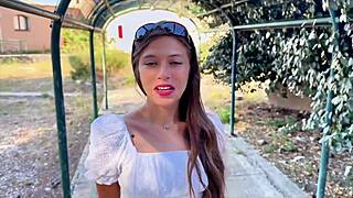 Jeune coquine déjà dévergondée hints at playful secrets