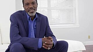 Richard Mann's Monster Cock Gets Messy Rimjob from Harley King