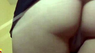 Wanna jerk off to my huge juicy ass and squirt with me joi?? Cum now!