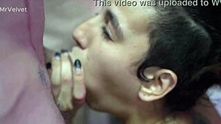 a safada aguenta dois paus duros no casting completo