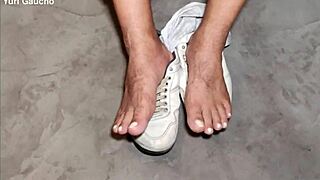 yuri gaúcho hairy brazilian bear worships feet solo with huge cock cum shower 🐻🍆💦