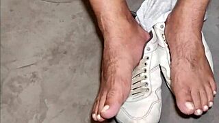 yuri gaúcho hairy brazilian bear worships feet solo with huge cock cum shower 🐻🍆💦