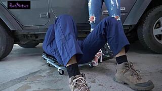 uhh my horny milf pussy gets discount on car repair by fuckin repairman