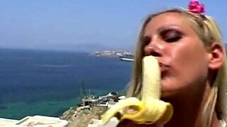 i'm the hottest blonde shoving that deep banana dick outdoors feels insane ughh