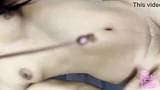 whoa sexy colombian latina slut squirts everywhere on sofa 😍💦