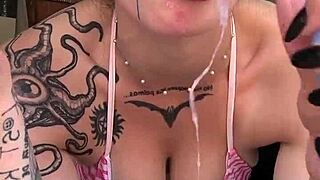 malafalda stretches huge pussy with monster dildo ride