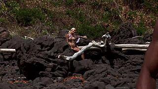 Peeking at that steamy couple pounding away on the beach cum in mouth finale