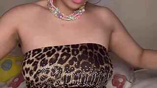 pretty princess tight pink cunt loves older guys 😏👑💦