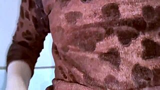 Indian Bhabhi Pisses in Toilet with Hindi Dirty Talk!