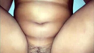 Viral Desi Babe's Sultry Bedroom Tease