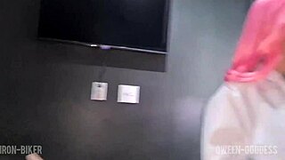 A sexy nurse in gloves gives patient a happy ending service with her shaved pussy 😘👅🏥